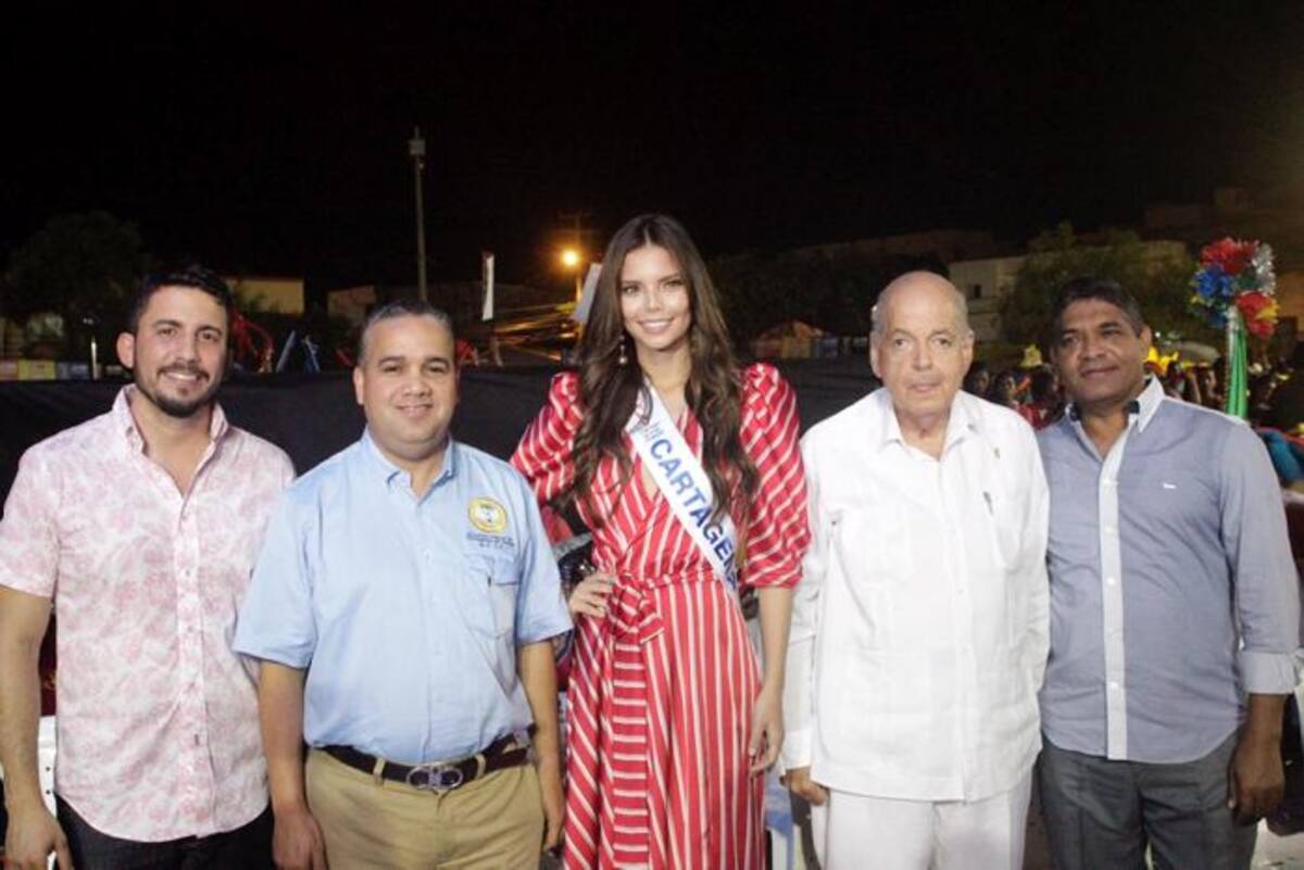 Las aspirantes al título de Reina de la Independencia 2018 desfilaron una a una y mostraron su belleza y atributos a los presentes. Nayib Gaviria