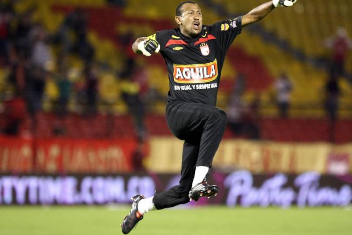 Agustín Julio, portero de Santa Fe, que estará presente en el juego de esta noche. Colprensa