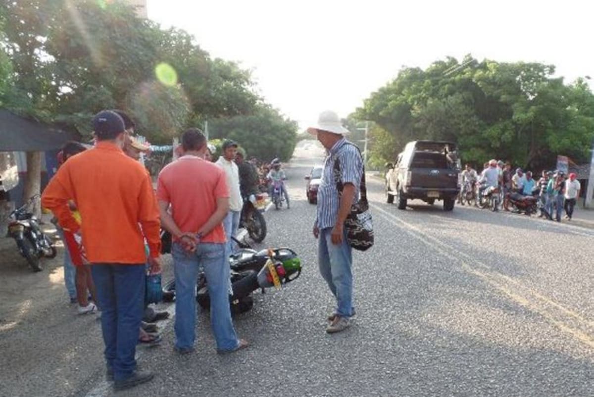 Sitio del accidente ocurrido en San Pedro, en donde tres personas quedaron heridas. EL UNIVERSAL