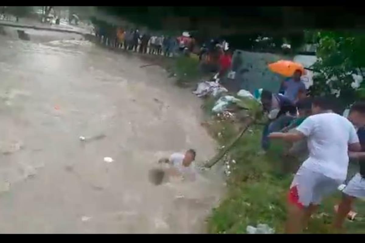 “Era salir o ahogarnos dentro del taxi”: sobrevivientes del arroyo en El Campestre
