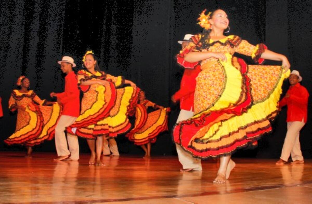 Grupo de danzas Chingalé.