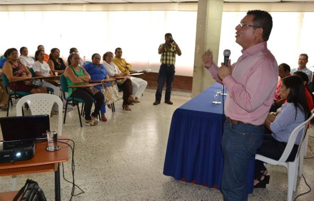 Una mesa de trabajo para analizar la situación del HUS se cumplió en la mañana de ayer en el salón Corcovao de la Gobernación de Sucre. MANUEL SANTIAGO PÉREZ