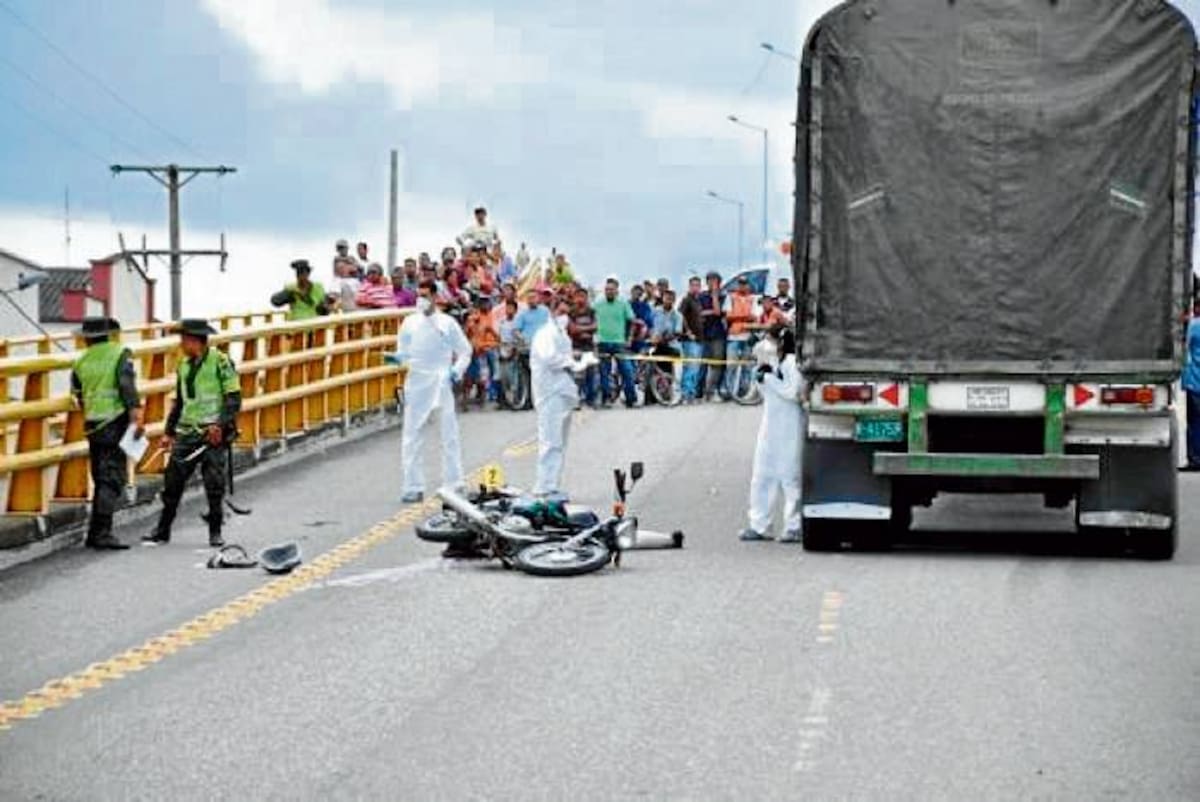 La imprudencia en las carreteras han llenado de luto a muchas familias, pese a las campañas de las autoridades. Archivo El Universal