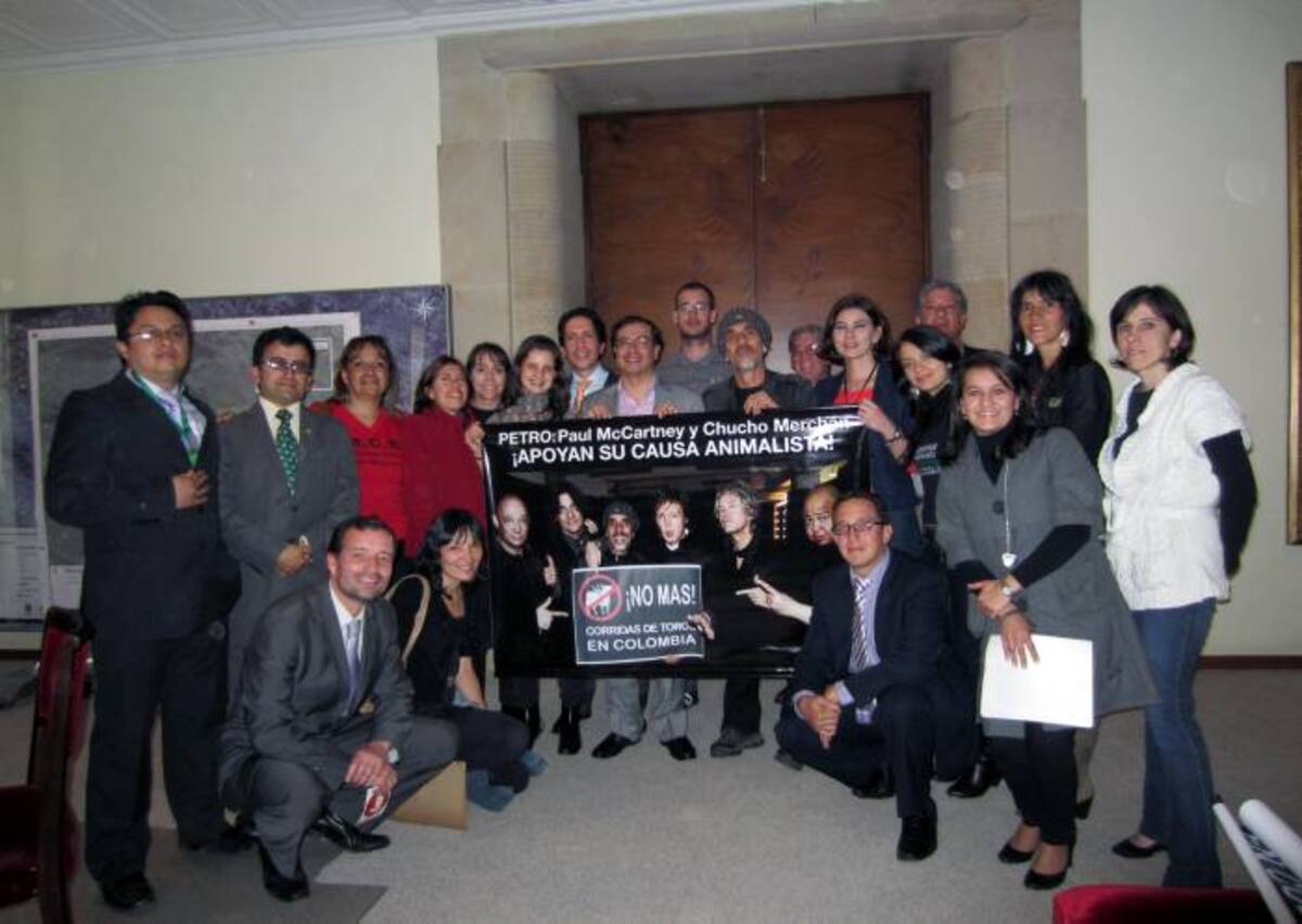 El cantante inglés Paul McCartney apoya la causa del alcalde de Bogotá Gustavo Petro de abolir las corridas de Toros. COLPRENSA