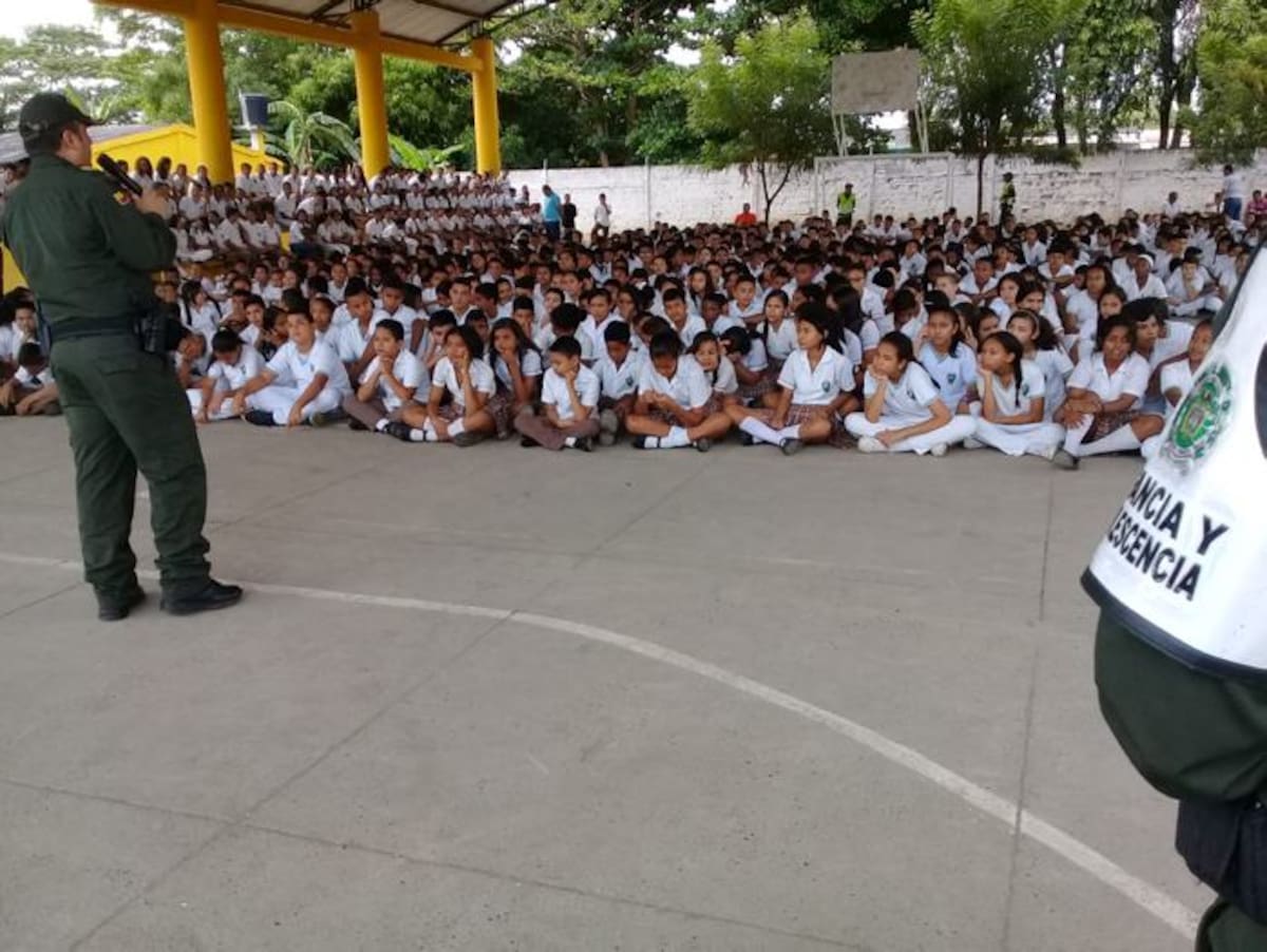 La Policía dictó charlas en los colegios para proteger a los niños. Cortesía