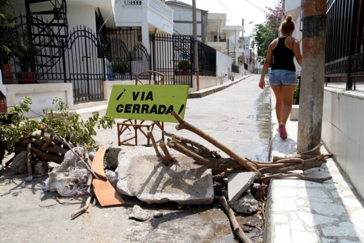 Las calles están bloqueadas con escombros y hasta ramas de árboles. Aroldo Mestre-El Universal