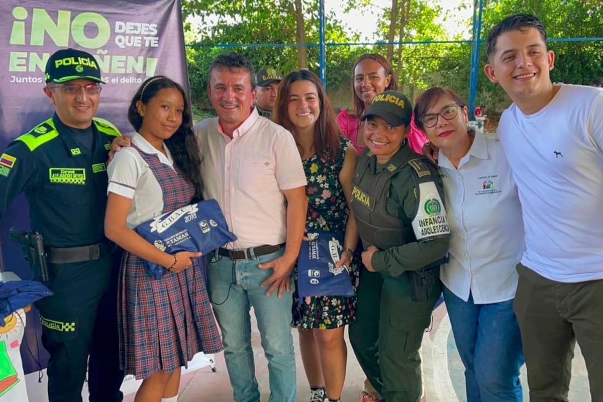 Policía nacional en Bolívar entregó más de 150 kits escolares a estudiantes