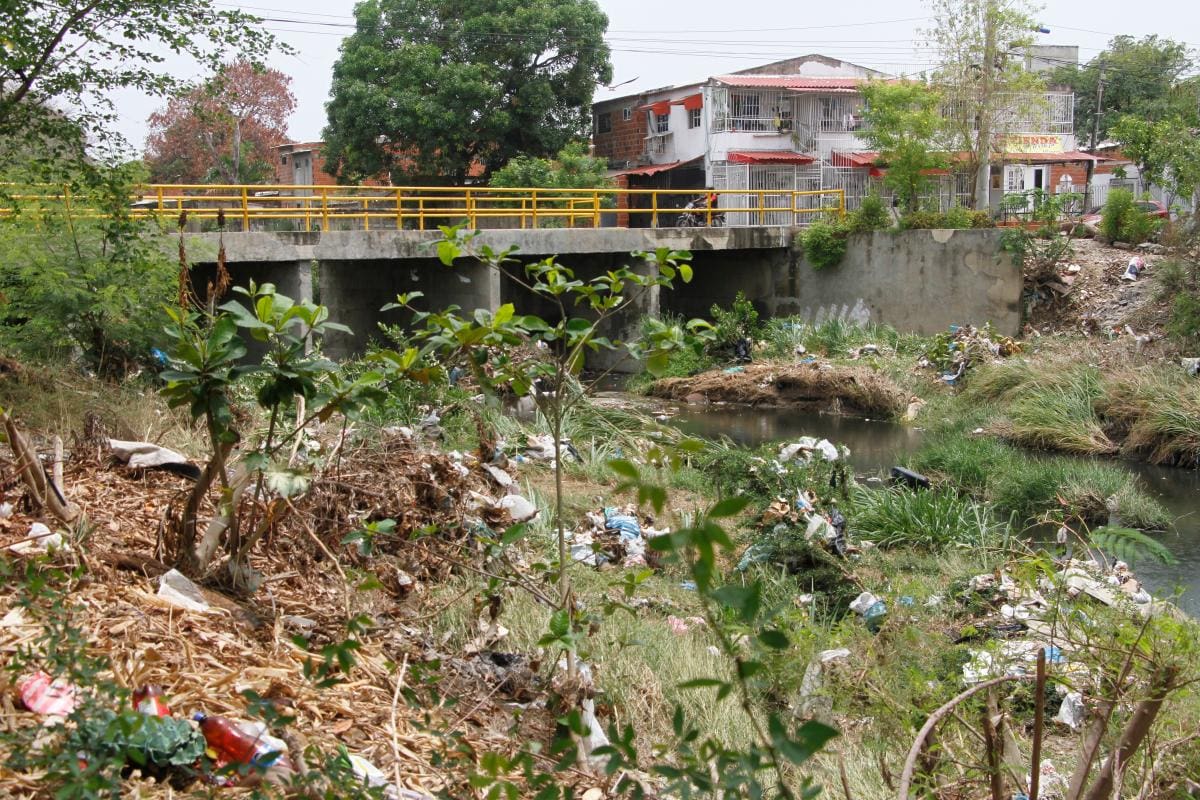 Las comunidades piden al Distrito a tomar medidas para garantizar la limpieza integral del canal Ricaurte y evitar inundaciones durante la temporada de lluvias.