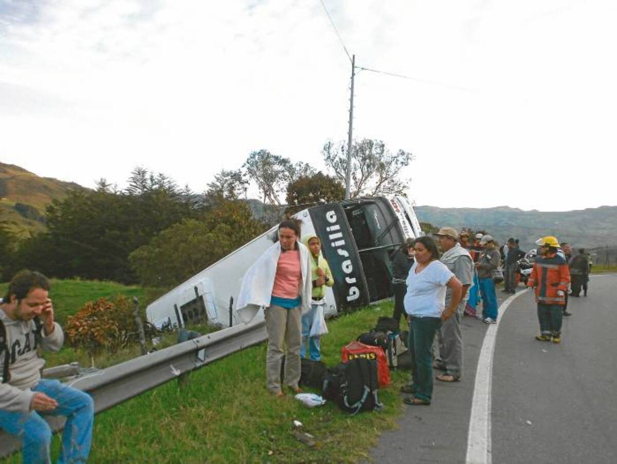 Seis monterianos heridos en accidente de bus de Brasilia. CORTESÍA / BOMBEROS DE YARUMAL