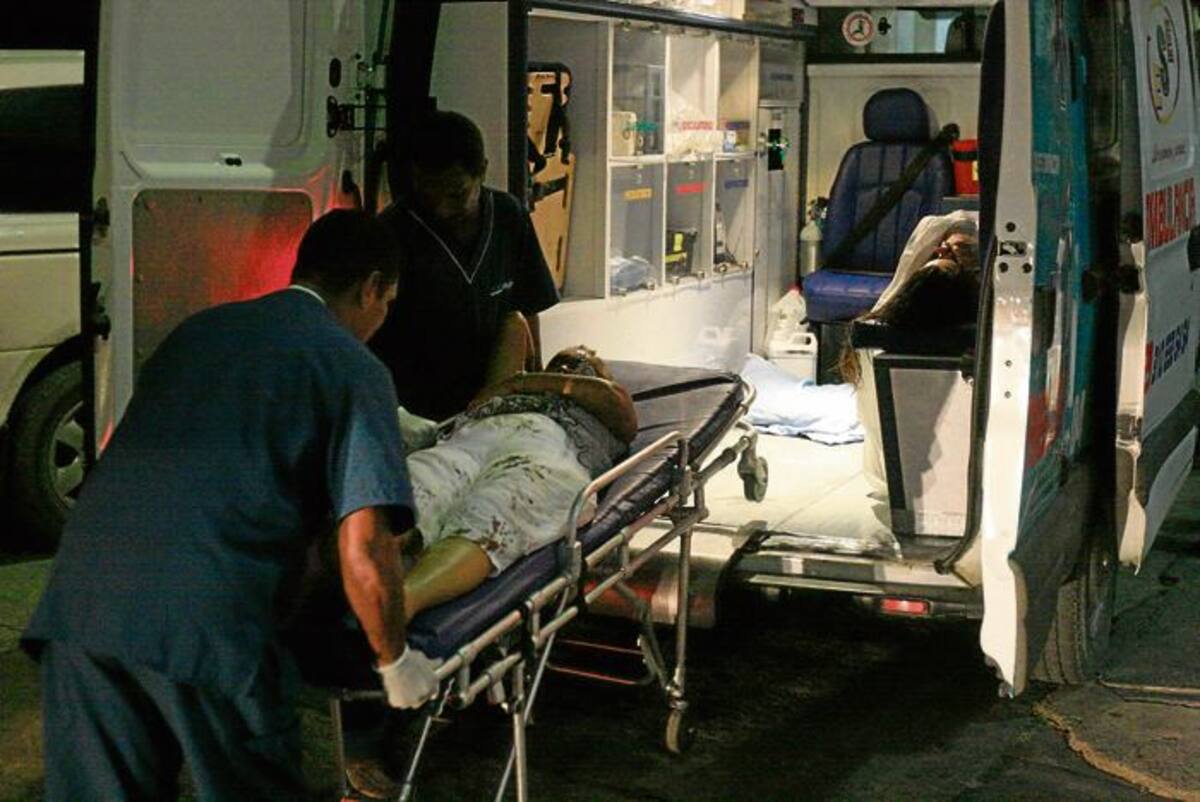 La urgencia de la Clínica San José de Torices recibió una docena de personas heridas en este suceso. DAGOBERTO CABARCAS - EL UNIVERSAL