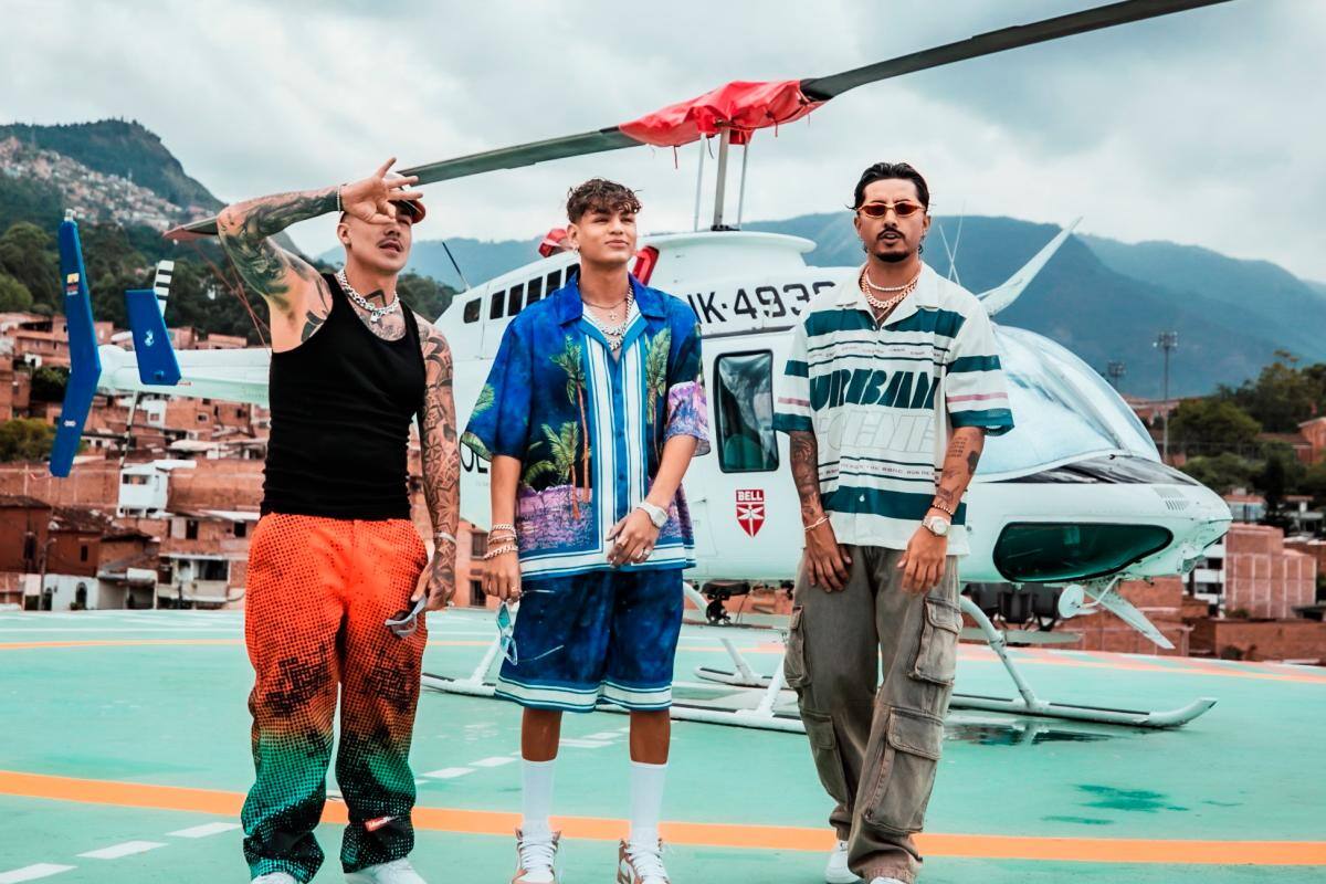 Kapla y Miky fichan a Kamm para el remix de “Replay”