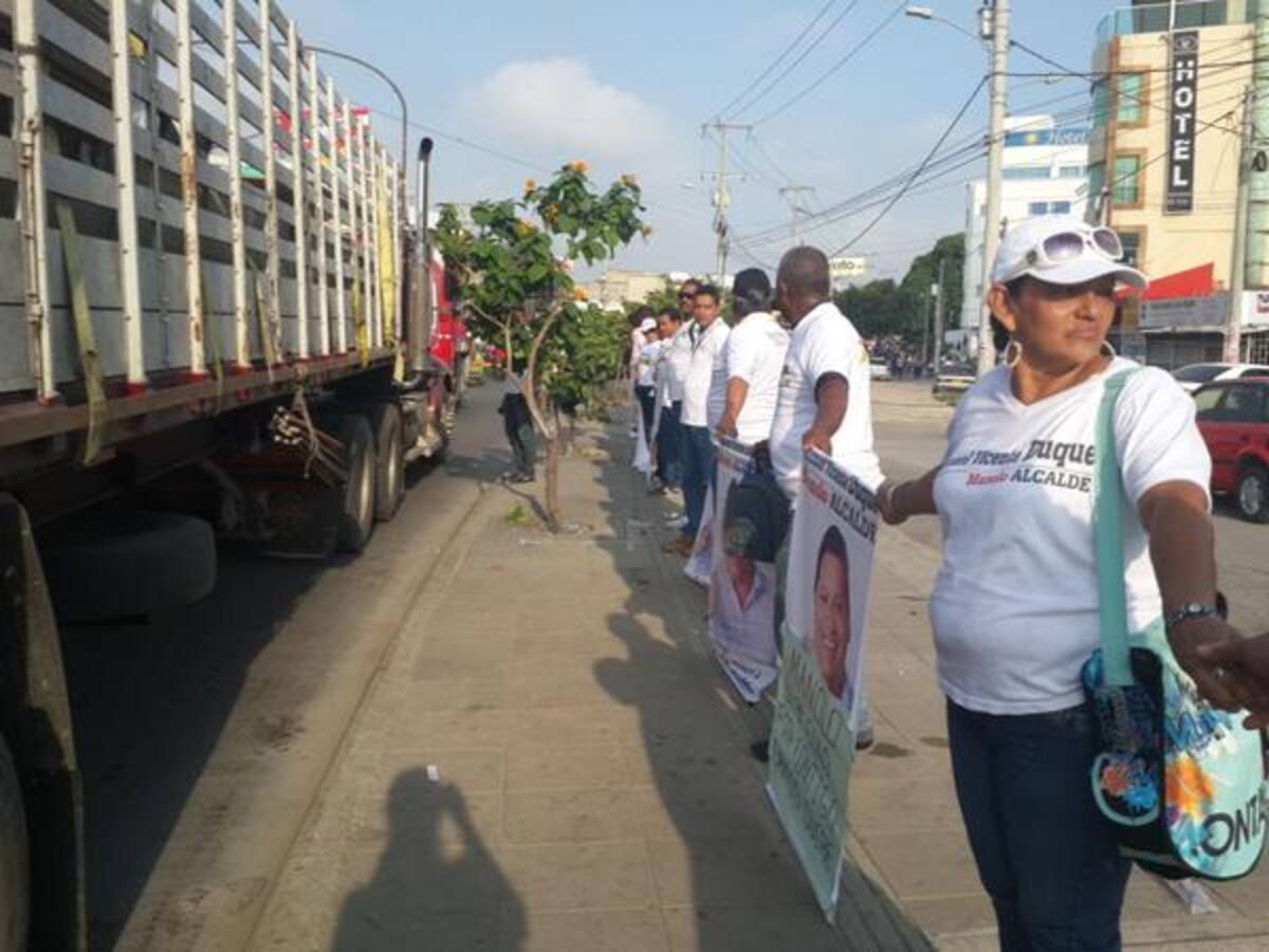 La protesta de "manos unidas inició desde las siete de la mañana en las principales avenidas de la ciudad. Cortesía.