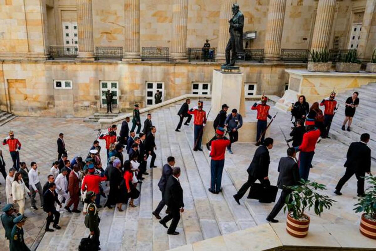 Nuevamente tarde: Petro llegó al Congreso tras una hora de espera