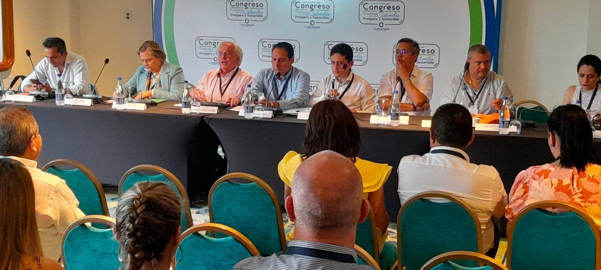 Audiencia pública de la Comisión Tercera del Senado en el Hotel Hilton sobre la reforma tributaria, paralelo al Congreso de Confecámaras.