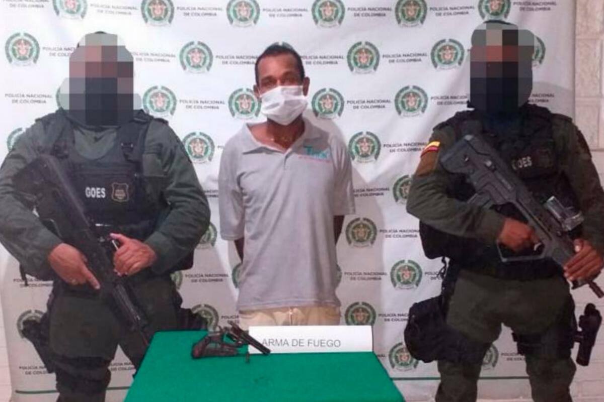 Capturan a un hombre con un arma de fuego