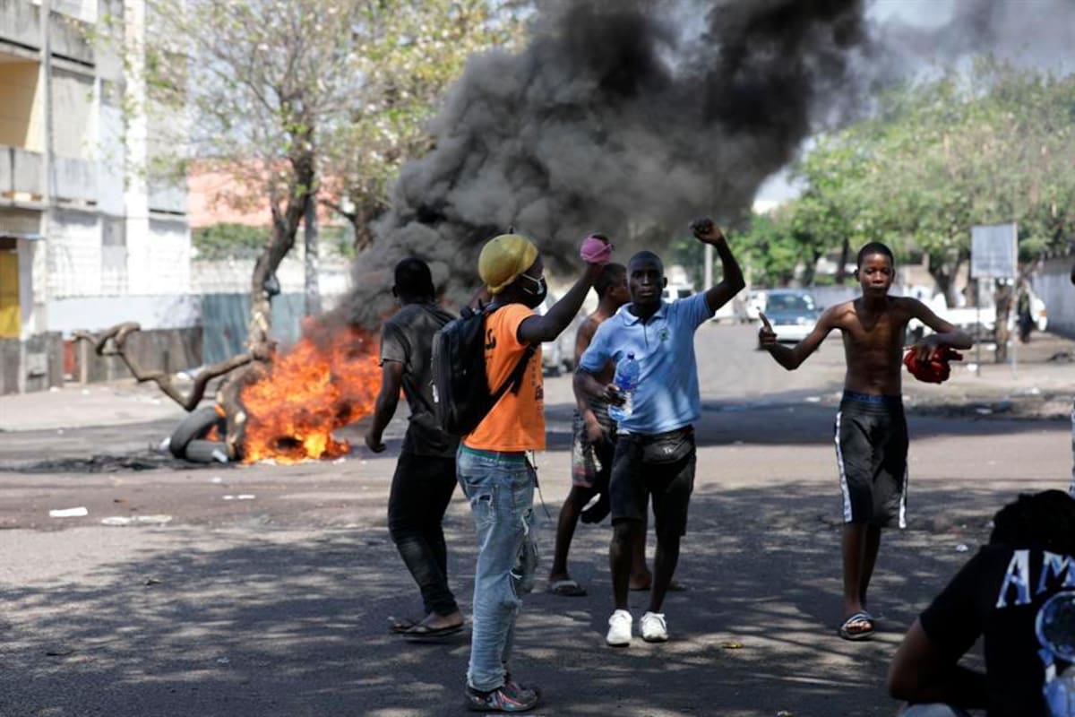 10 heridos y 70 detenidos en protestas contra elecciones en Mozambique