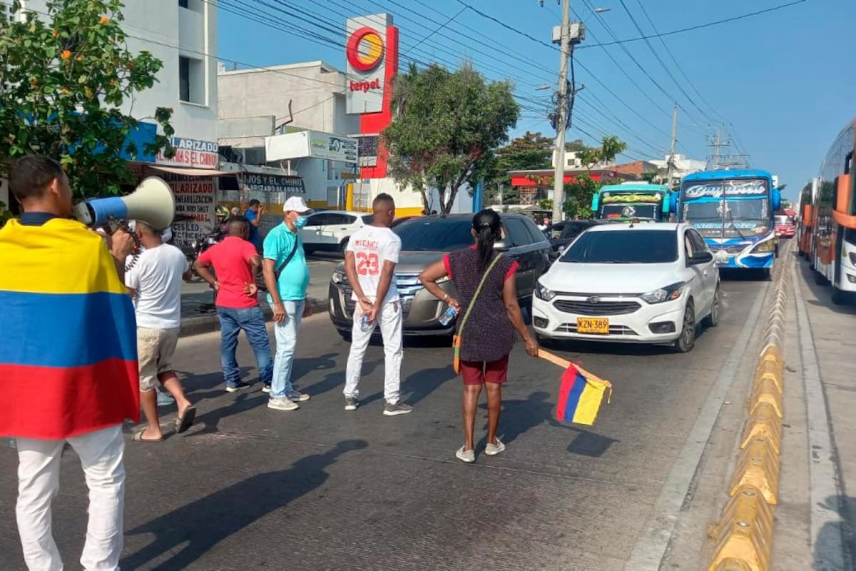 Manifestantes bloquean la Pedro de Heredia en protesta contra Afinia