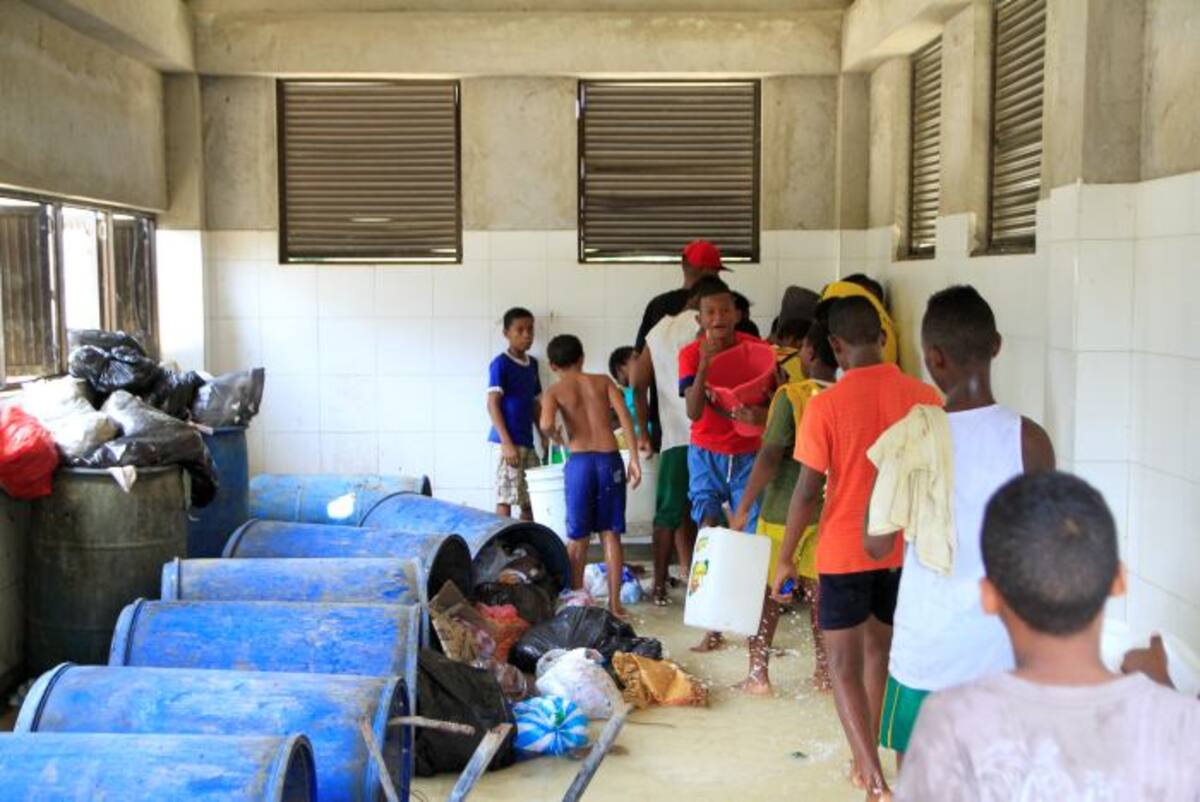 En el cuarto de basuras es el sitio donde recogían agua los habitantes de Torres del Bicentenario. Foto: Luis Eduardo Herrán Álvarez /Q'hubo