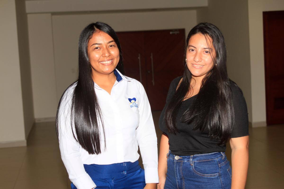 Angie Marcela Pérez Sierra y Wendy Alexandra Castillo Camaño.//Foto: Óscar Díaz - El Universal.