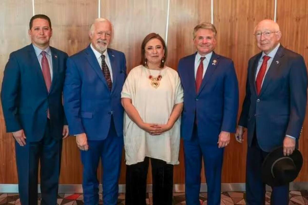 Aspirante presidencial de México habla con congresistas de EE.UU. sobre la crisis migratoria