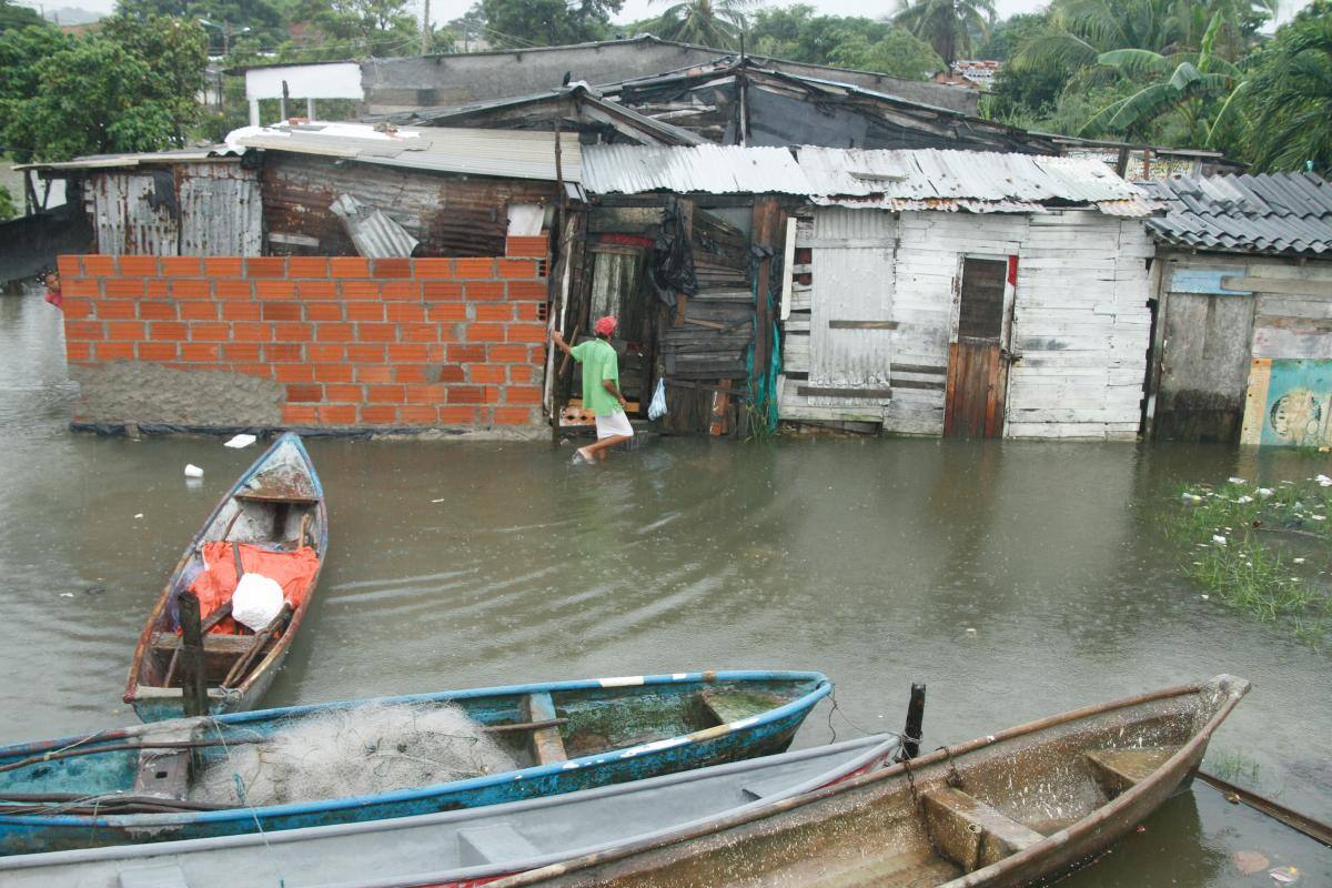 Damnificados por las lluvias en Cartagena. //Luis Eduardo Herrán