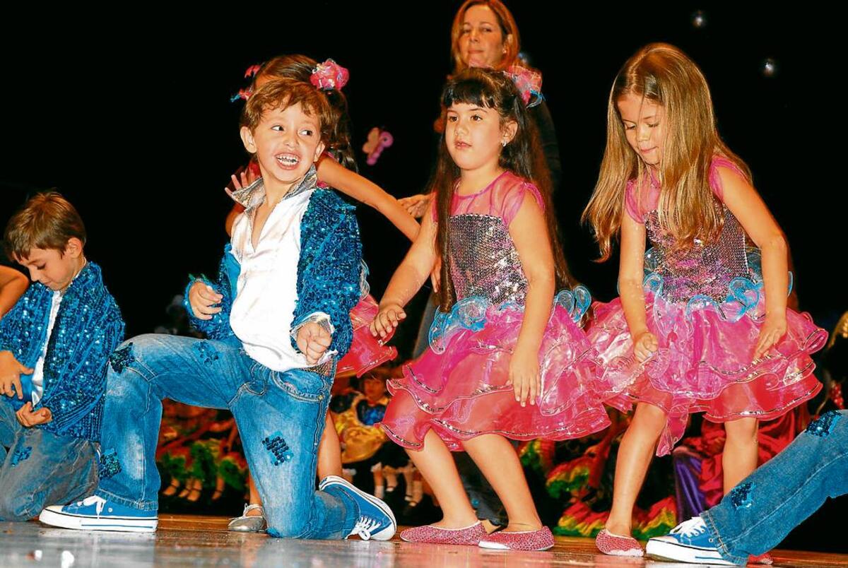 Alejandro Barberena, Hernando Castillo, Lourdes Curi y Sara Vásquez.