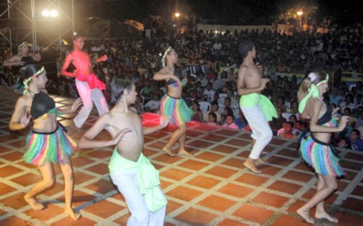 Grupos como Cuchimbalé de Morroa, se robaron fuertes aplausos durante noche cultural de la celebración de los 238 años de San Onofre.