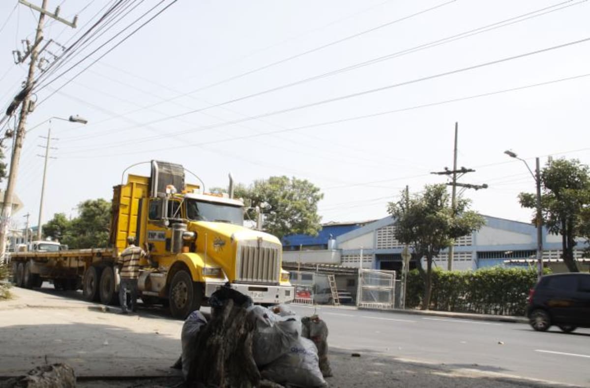 Para el ingreso al mercado se necesita permiso, al igual que para transitar en ciertos sectores de la ciudad. Lorena Henríquez Laborde