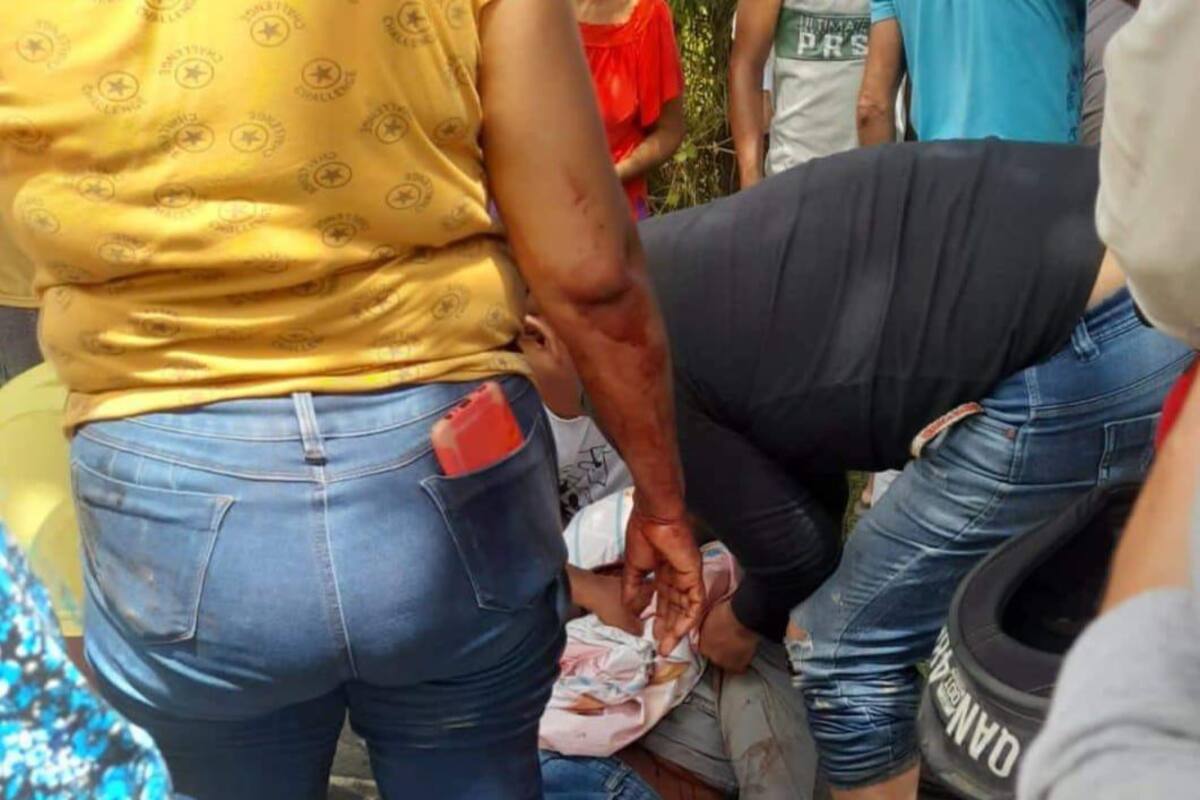 ¡Imprudencia fatal! Murió motociclista en violento choque: grave una niña