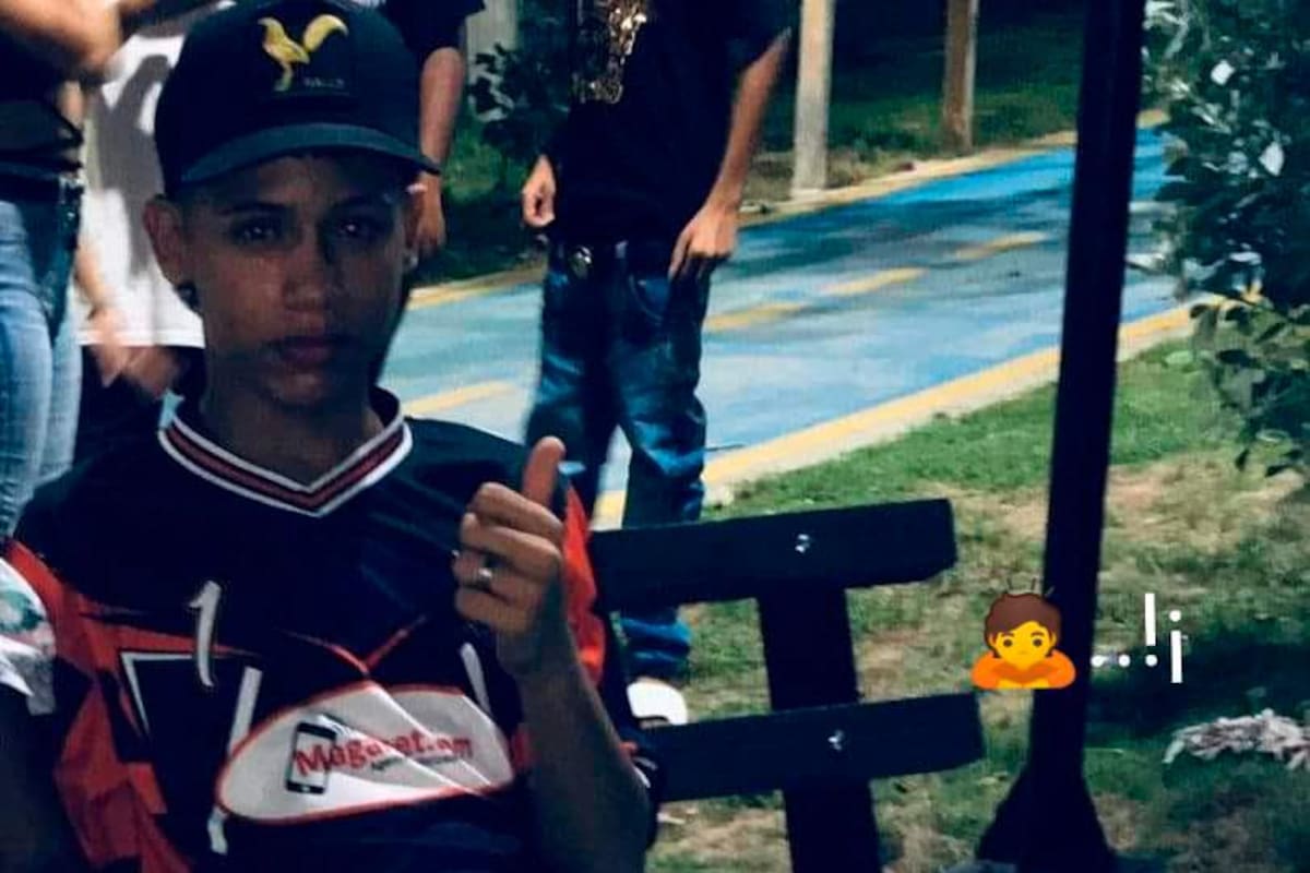 ¡Aparatoso accidente! Joven, de 16 años, murió al chocar con camión