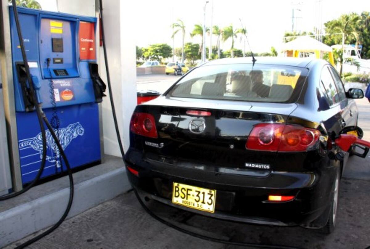 Procure mantener una velocidad constante. El bombeo del acelerador sólo gasta más combustible. ARCHIVO EL UNIVERSAL