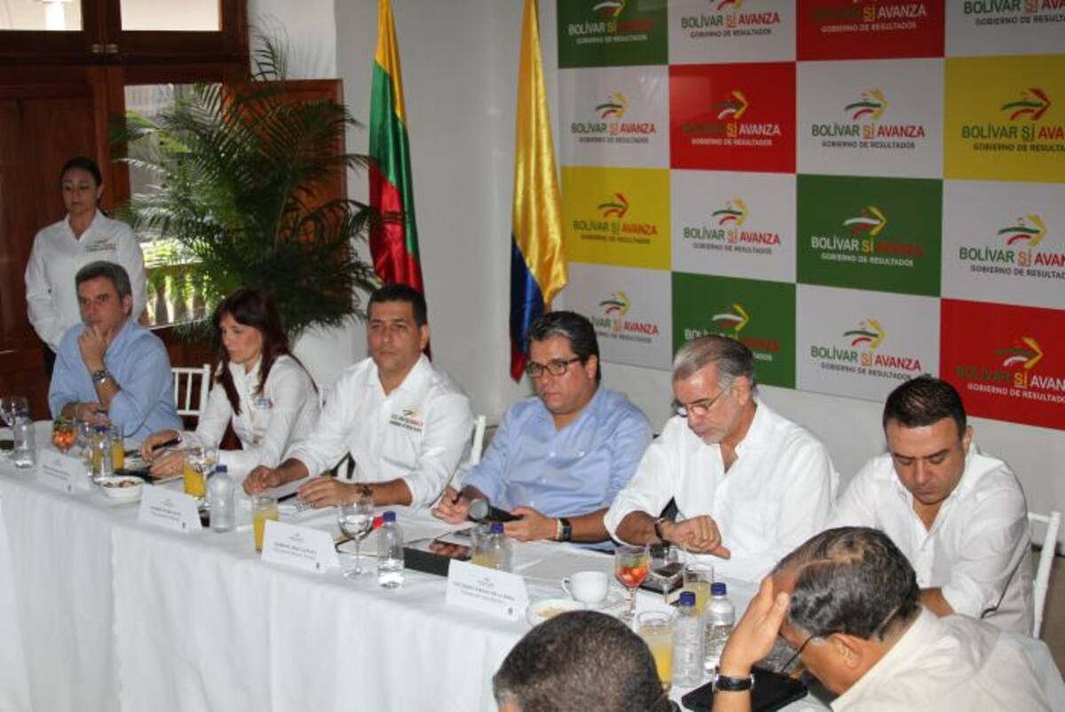 El Consejero para las Regiones, Carlos Correa; la gobernadora del Magdalena, Rosa Cotes de Zúñiga; el gobernador de Bolívar, Dumek Turbay; el Ministro de Minas, Germán Arce; el gobernador del Atlántico, Eduardo Verano, y el gobernador de Córdoba, Edwin Besaile. Óscar Diaz