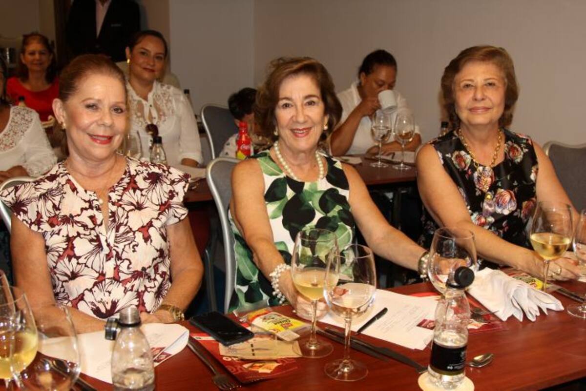 Margarita de Arango, Norma Segovia y María Cristina Pacheco. Kailline Giraldo-El Universal