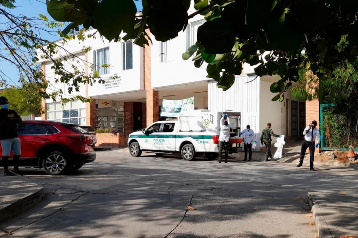 ¡Salvajes! Lo mataron a cuchillo mientras dormía en la terraza de un local