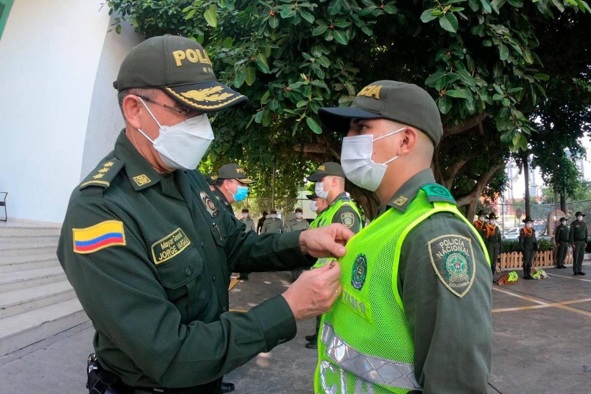 Condecoran a policías que se enfrentaron a sicarios en Cartagena