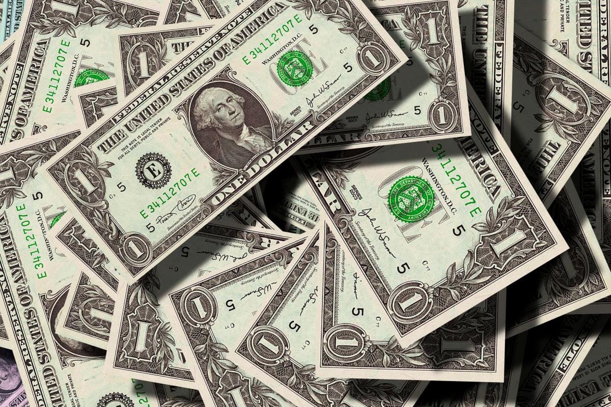 Así abrió el dólar el lunes 24 de abril de 2023 en Colombia