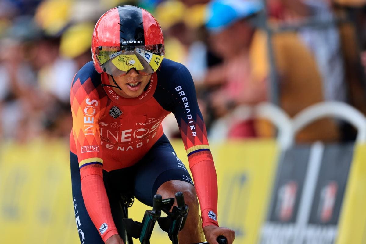 Video: Egan Bernal, otro que se cae en la etapa del Tour de Francia