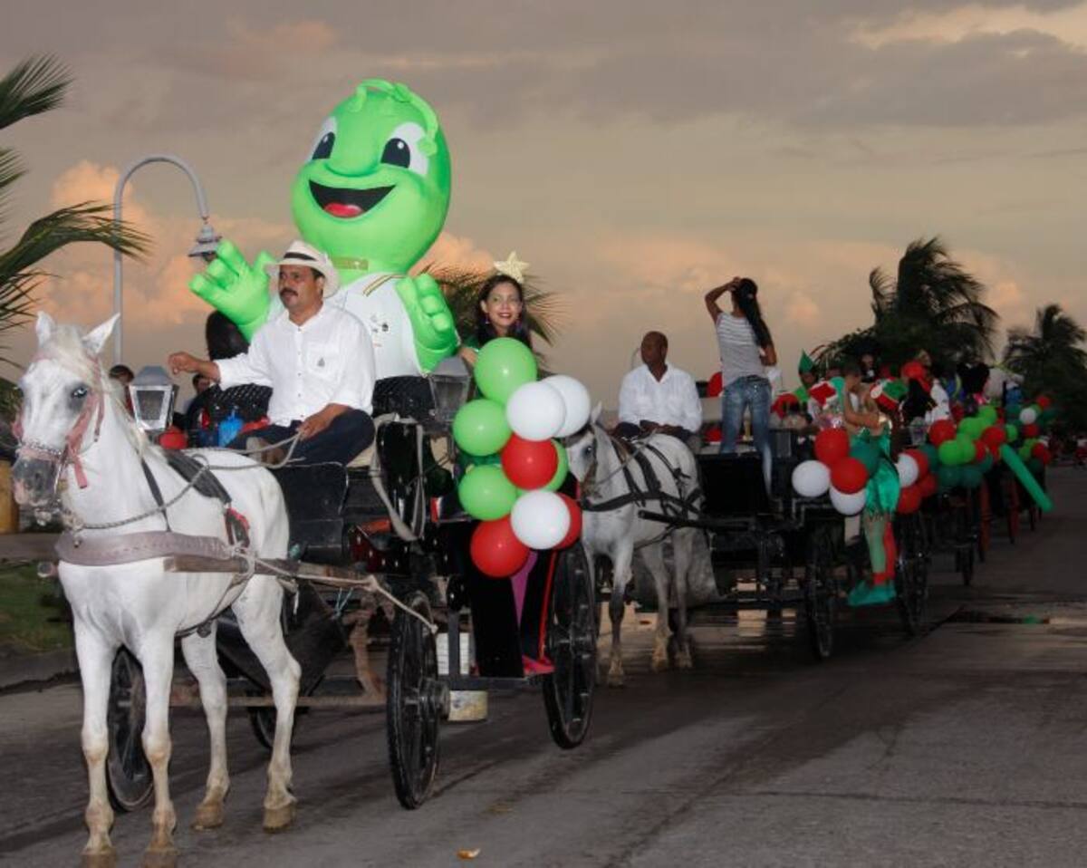 Por agua y tierra se vive cada año el comienzo oficial de la época más linda del año con Navidad Mar Adentro, un festejo que abre sus brazos a todos los cartageneros.