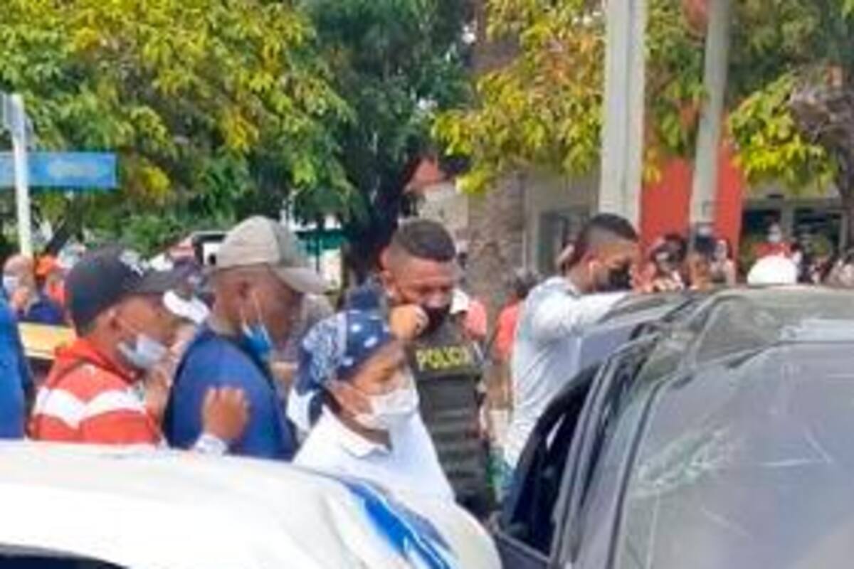 Fuerte accidente entre ambulancia y vehículo particular en Bocagrande