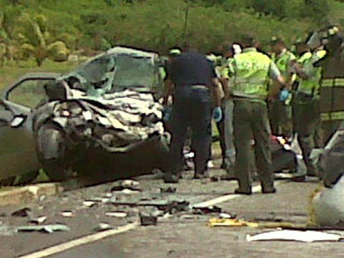 Tres muertos y cinco heridos dejó accidente de tránsito en la Vía del Mar. LUIS APARICIO - EL UNIVERSAL -