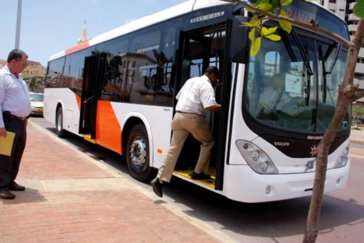Los vehículos de modelo Gran Viale y motor Volvo tienen capacidad para 80 pasajeros y características especiales para resistir la salinidad y temperaturas altas de la ciudad. ZENIA VALDELAMAR – EL UNIVERSAL