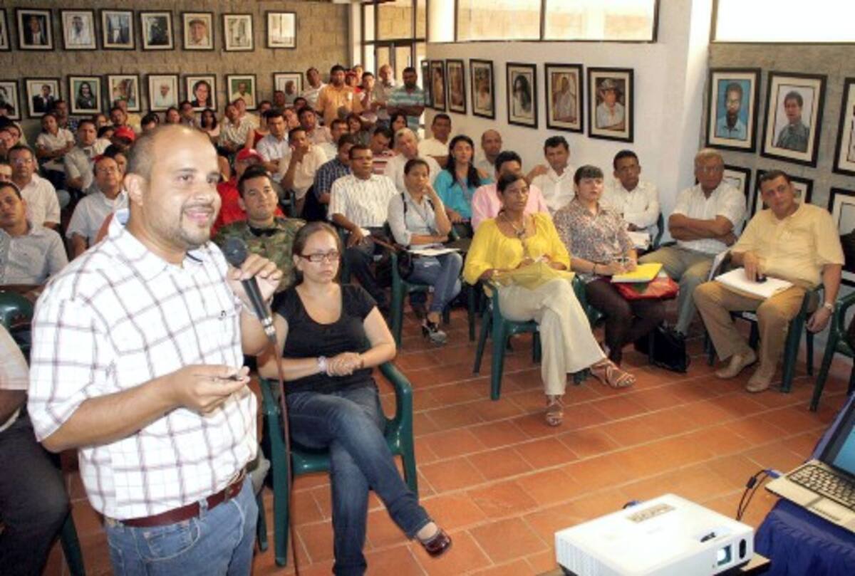 El delegado departamental de la Registraduría en Sucre, Adolfo Fernández, durante su intervención. MANUEL SANTIAGO PÉREZ-EL UNIVERSAL