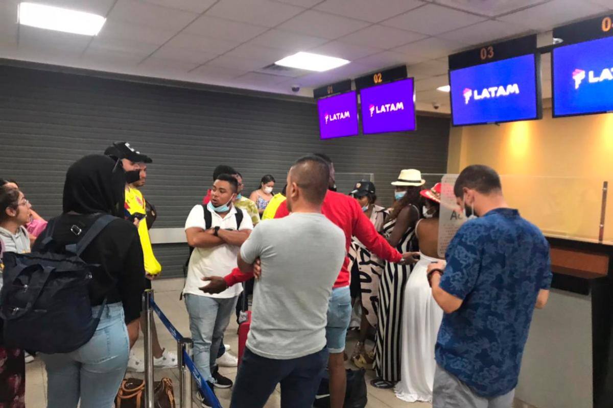 Video: caos en el aeropuerto tras cancelaciones de vuelos de Latam