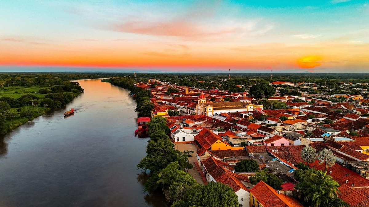 Colonial buildings in Mompox along the Magdalena River, Colombia