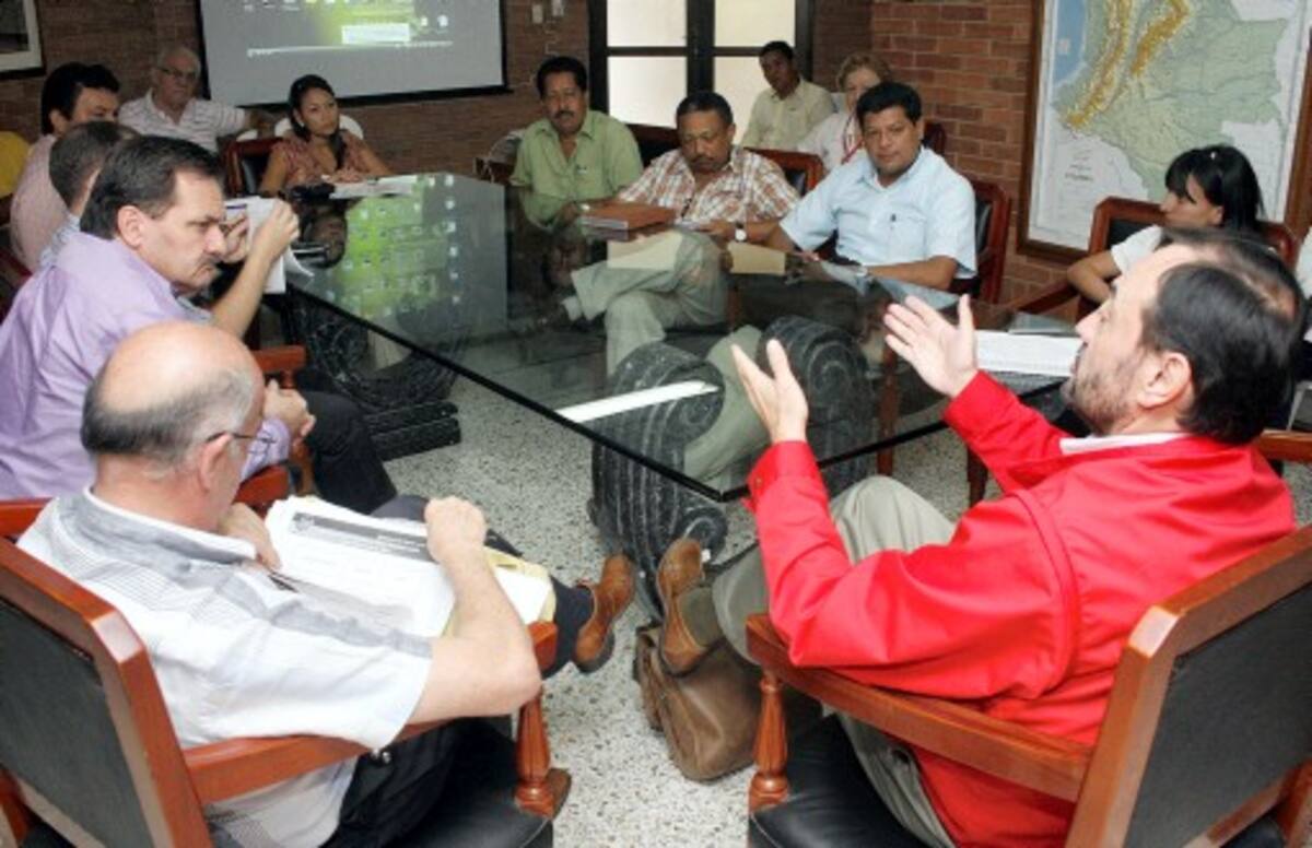 A la reunión realizada en la Sala de Juntas del despacho del Gobernador, asistieron los alcaldes de Sincelejo, Sincé, Guaranda, Sucre, Majagual, San Benito Abad y Caimito.