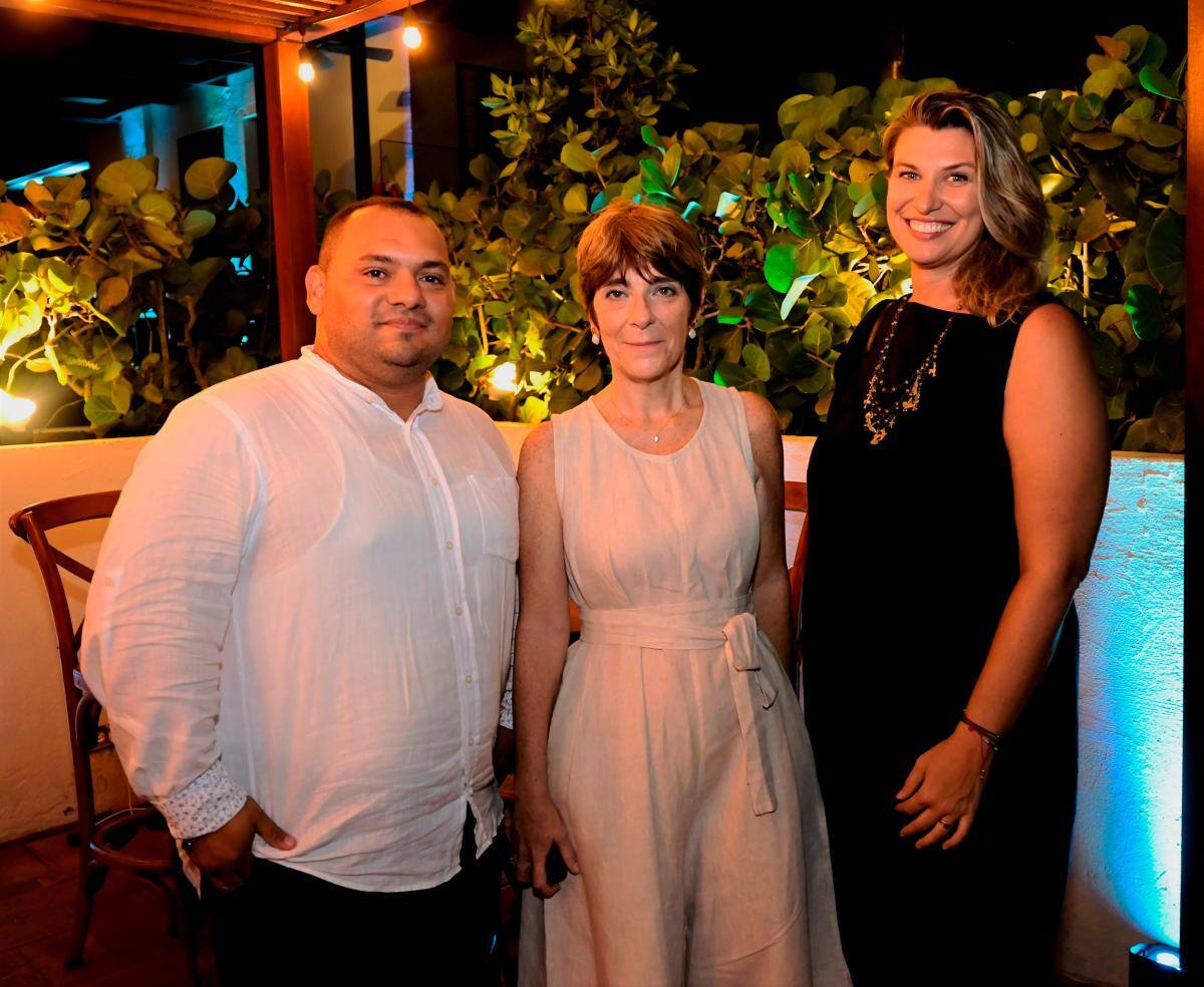 Oswaldo Puello, Ana María Aciri y Maggie Vest.