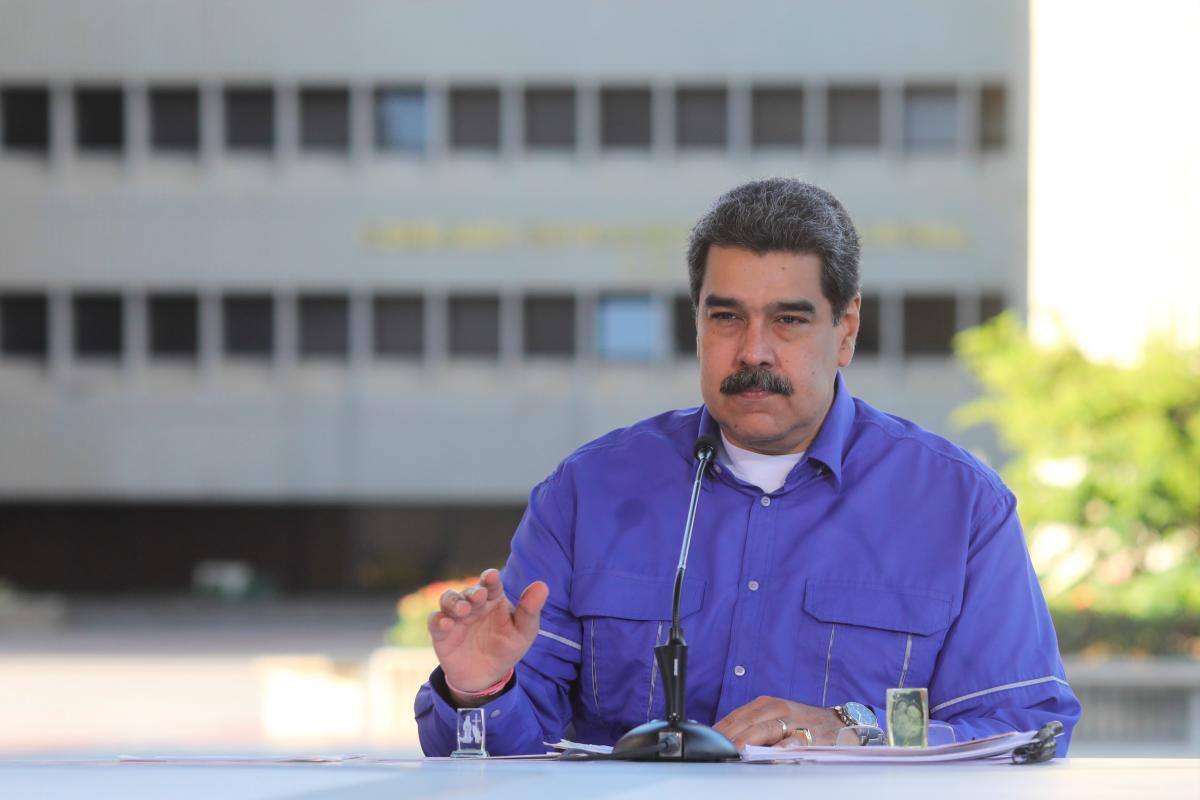 Maduro dice tener pruebas de vínculos entre bandas de Caracas y opositores