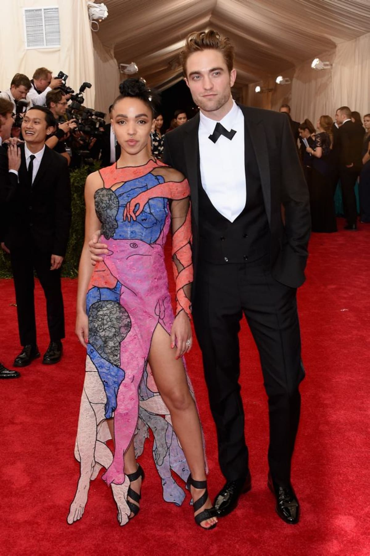 Robert Pattinson y su novia, la cantante FKA Twigs AFP Larry Busacca
