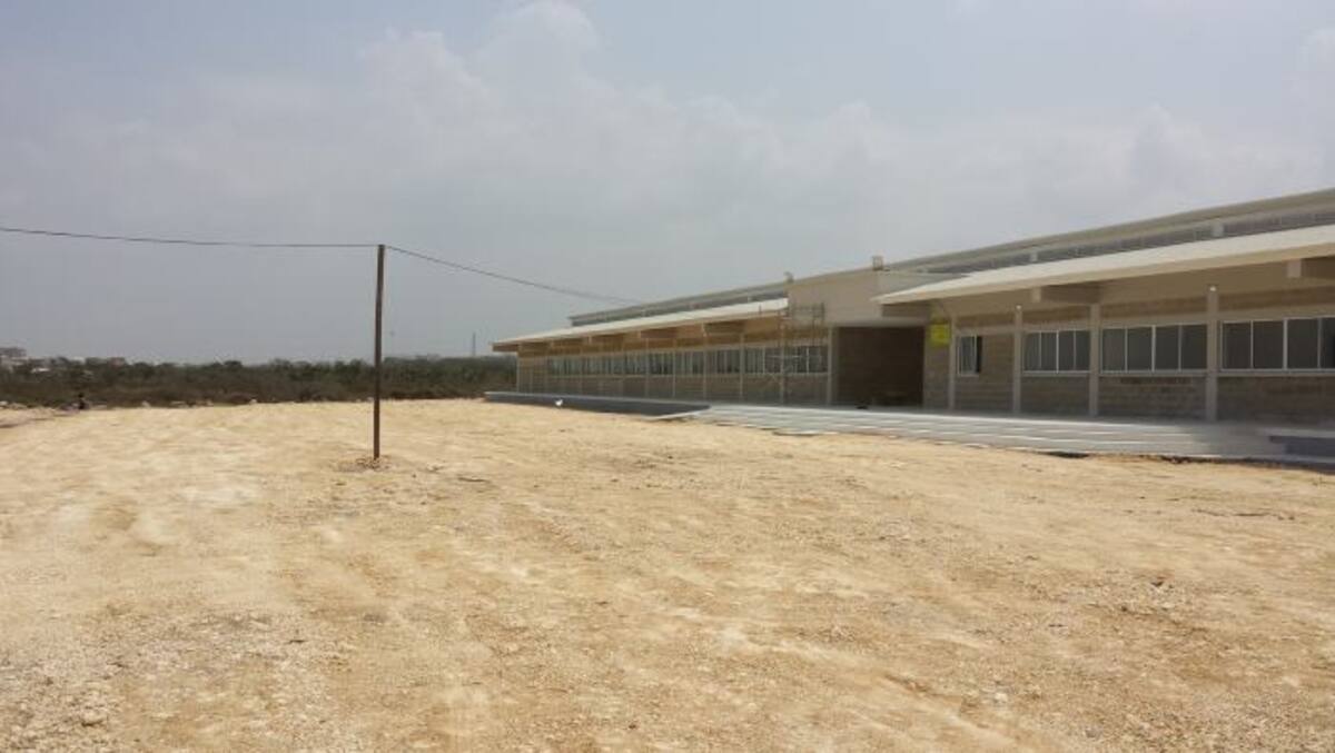 Esta es la parte exterior de la nueva sede a la que el Distrito pretende que sean trasladados los estudiantes. EL UNIVERSAL