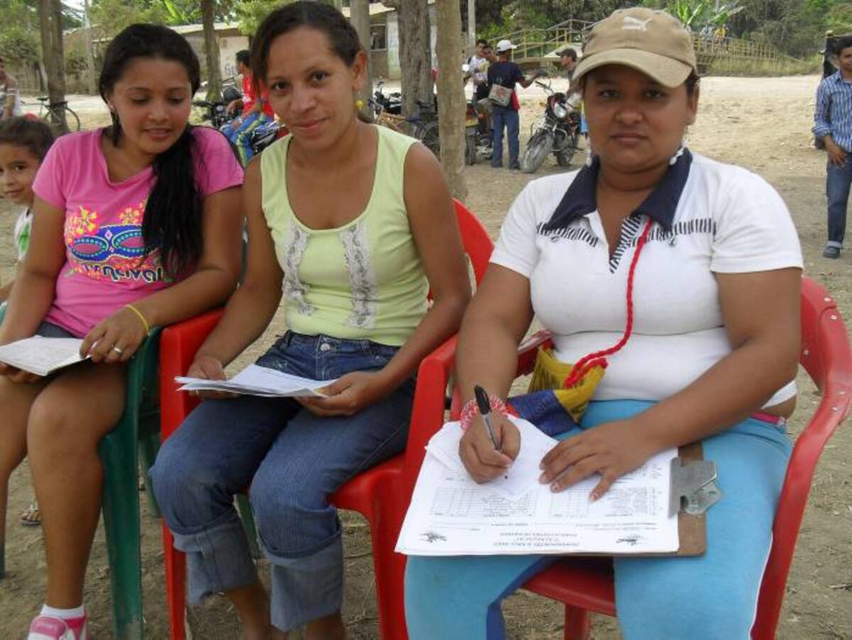 Keyla Almanza, Nedys Martínez y Cindy Martínez mujeres dirigentes del campeonato de minifútbol.